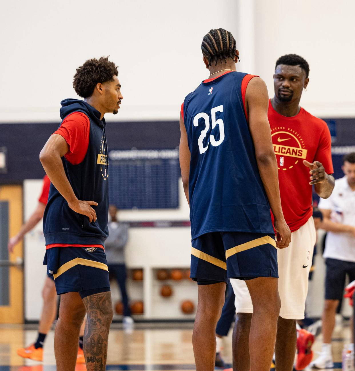 jiuyou包含欧超杯集结日走向成谜；新奥尔良鹈鹕止住颓势；悬念犹存；球队文化再被提及的词条