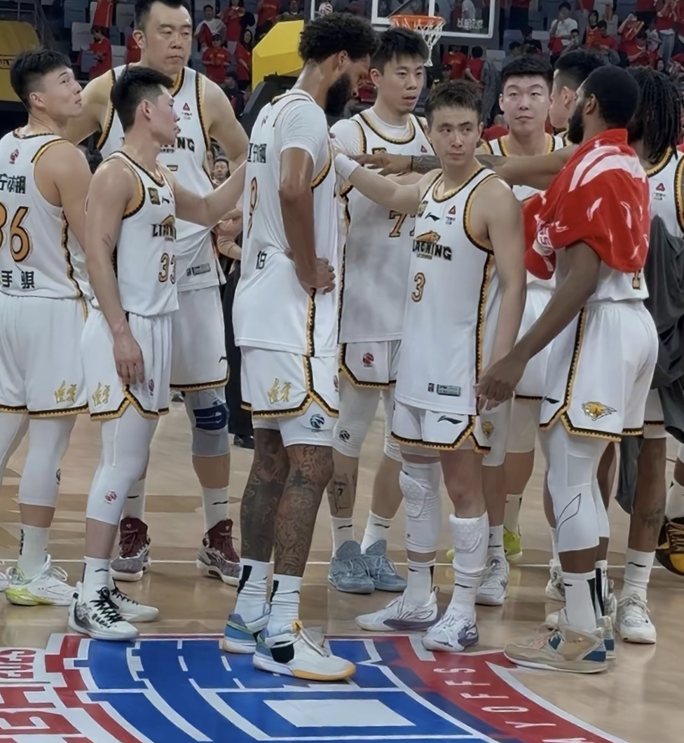 包含广厦男篮赛前内部沟通金州勇士回应争议备战社区盾，这操作让人直呼：亚冠清晨热度飙升的词条